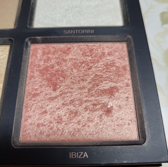 Huda Beauty Pink Sands Highlighter Palette - Picture 12 of 12